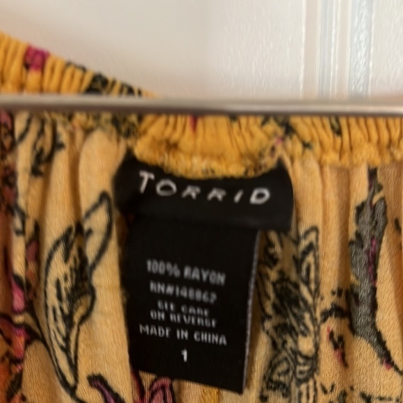 Torrid CREPE EMBROIDERED RUFFLE OFF-SHOULDER TOP 1X - Picture 3 of 5